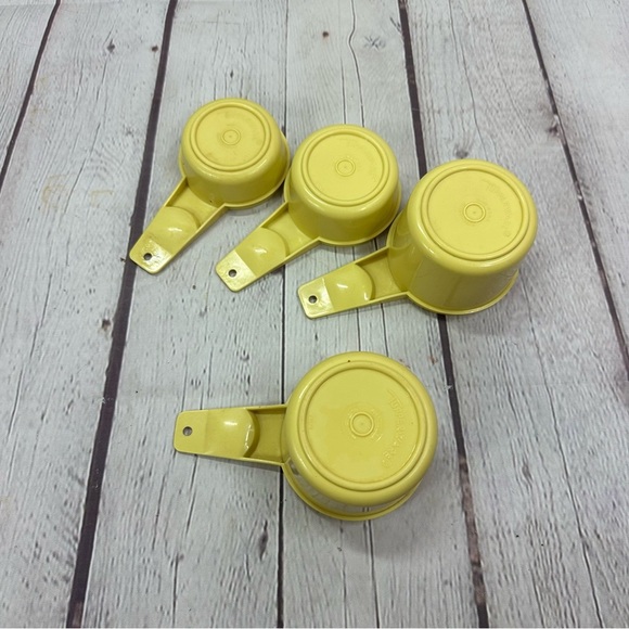 vintage tupperware gold Measuring Cups replacements not a full set - Picture 3 of 7